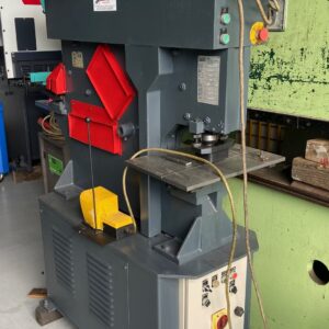 CESOIA PUNZONATRICE UNIVERSALE IDRAULICA MARCA OMERA MOD OM 45 HY ANNO 1999